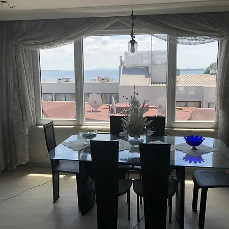 Pembe Apartment